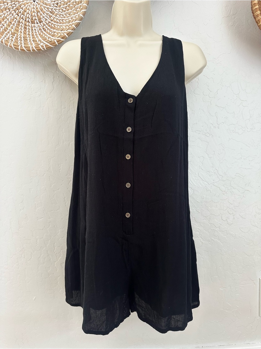 Forever 21 Black Textured Sleeveless Romper. Size Large